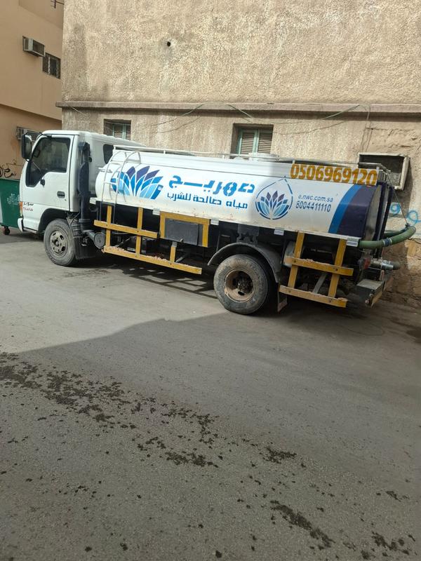 تعبئة ماء صالح للشرب في الرياض